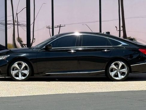 Used 2018 Honda Accord Touring image 4