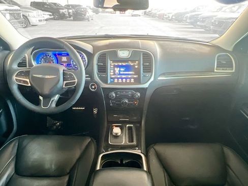 Used 2023 Chrysler 300 Touring L w/ Comfort Group image 28