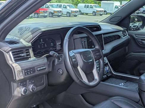Used 2023 GMC Yukon XL Denali AWD/4WD image 16