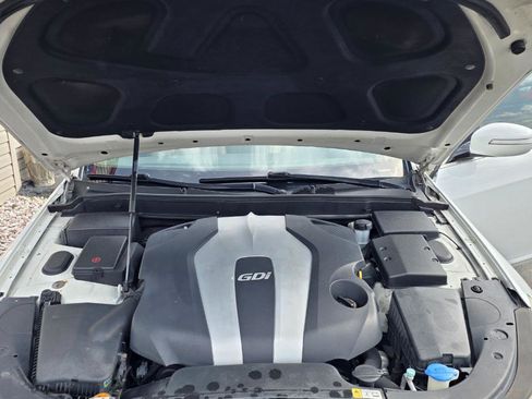 Used 2013 Hyundai Genesis 3.8 RWD image 32