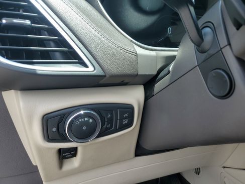 Used 2019 Lincoln Nautilus Select image 19