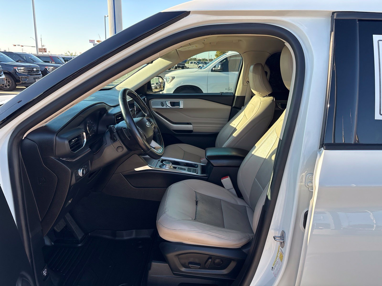 Used 2021 Ford Explorer Limited w/ Equipment Group 301A RWD image 16