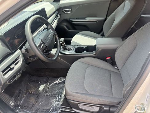 Used 2025 Kia K4 LXS FWD image 29