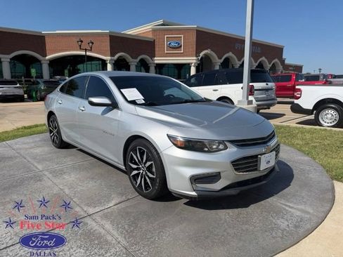 Used 2018 Chevrolet Malibu LT FWD image 1