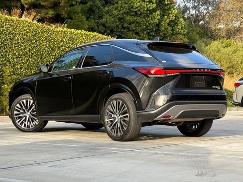 Used 2024 Lexus RX 350 w/ Convenience Package AWD/4WD image 2