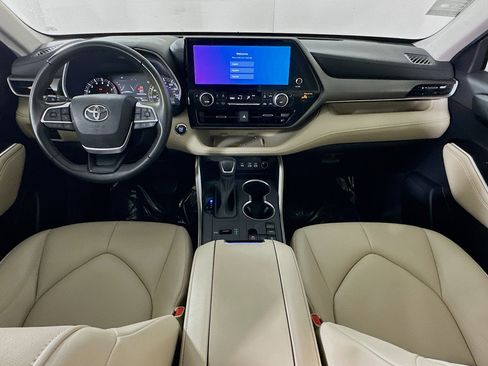 Used 2023 Toyota Highlander XLE image 27