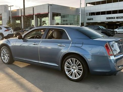 Used 2011 Chrysler 300 C image 4