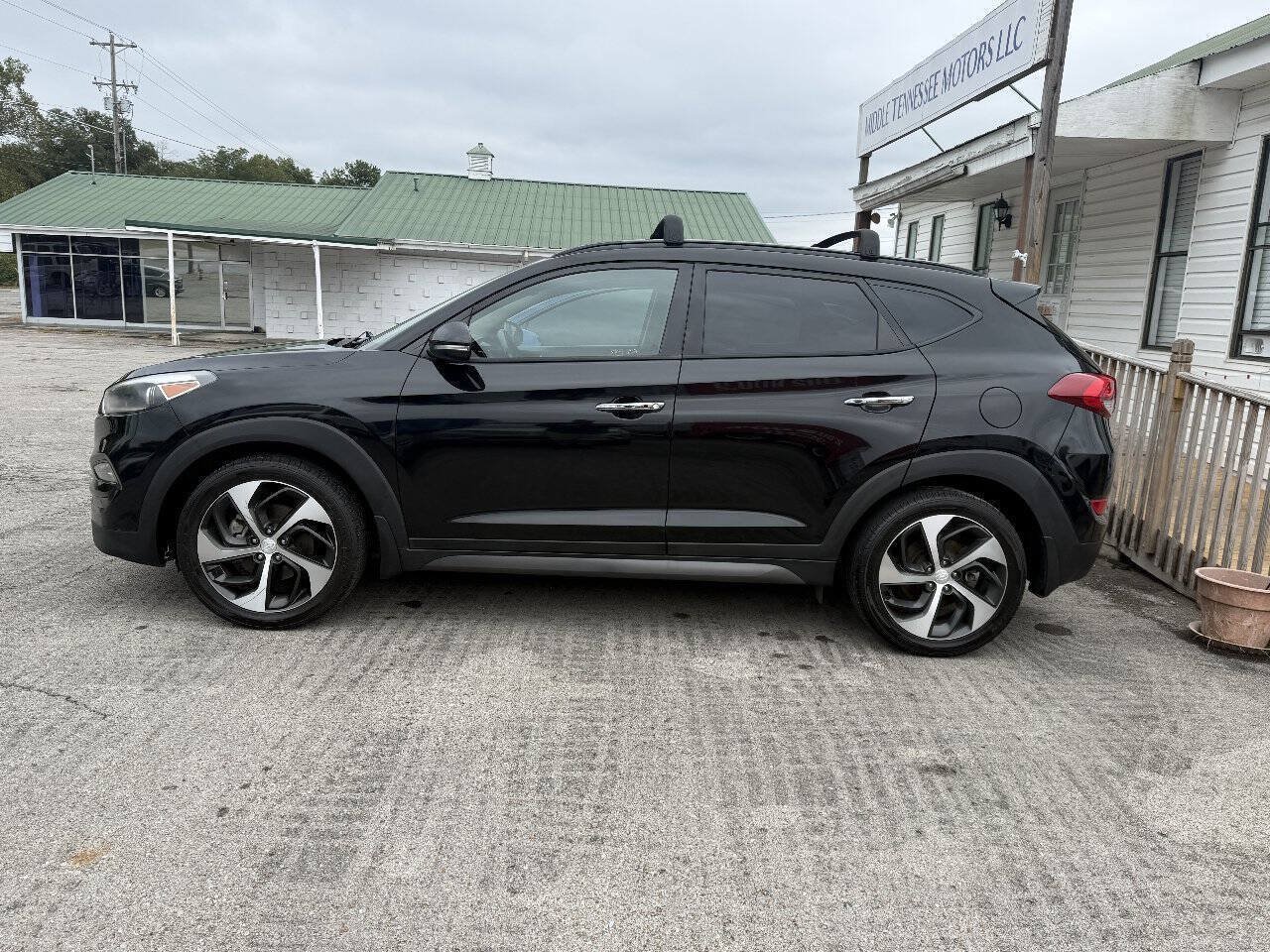 Used 2016 Hyundai Tucson Limited w/ Option Group 03 FWD image 2