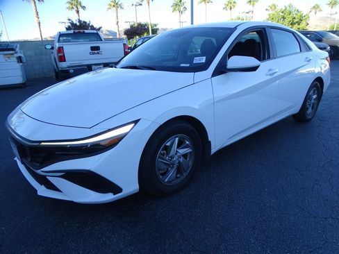 Used 2025 Hyundai Elantra SE FWD image 1