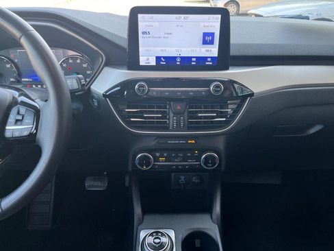 Used 2022 Ford Escape SE w/ Cold Weather Package FWD image 12