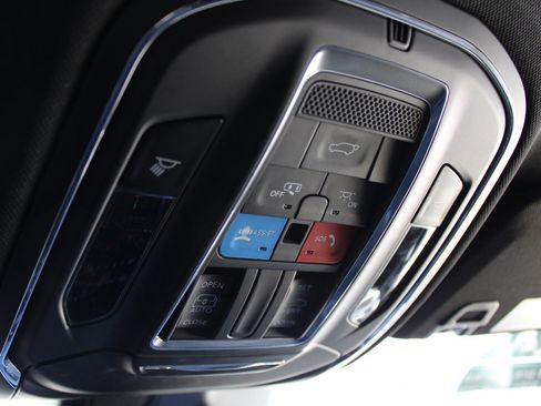 Certified 2024 Jeep Grand Cherokee Altitude image 19