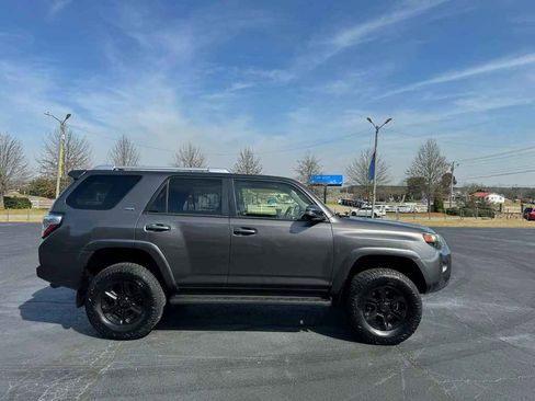 Used 2015 Toyota 4Runner SR5 Premium image 4