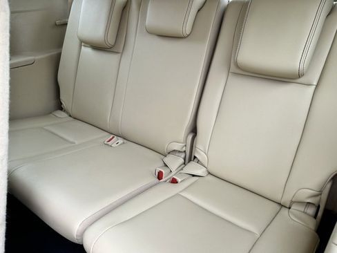 Used 2018 Toyota Highlander XLE image 10