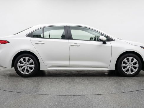 Used 2025 Toyota Corolla LE FWD image 11