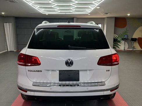 Used 2015 Volkswagen Touareg VR6 image 5