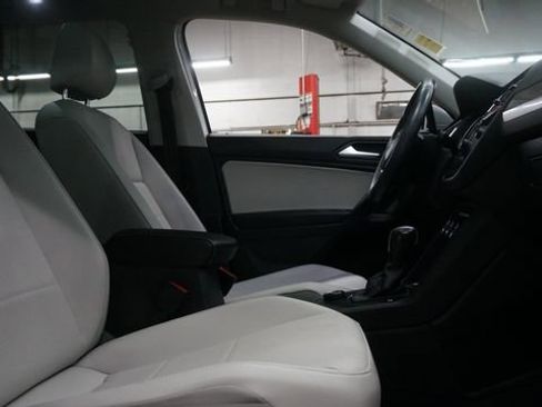 Certified 2021 Volkswagen Tiguan SE w/ Panoramic Sunroof Package image 53