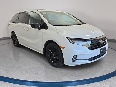 Certified 2024 Honda Odyssey Sport image 3