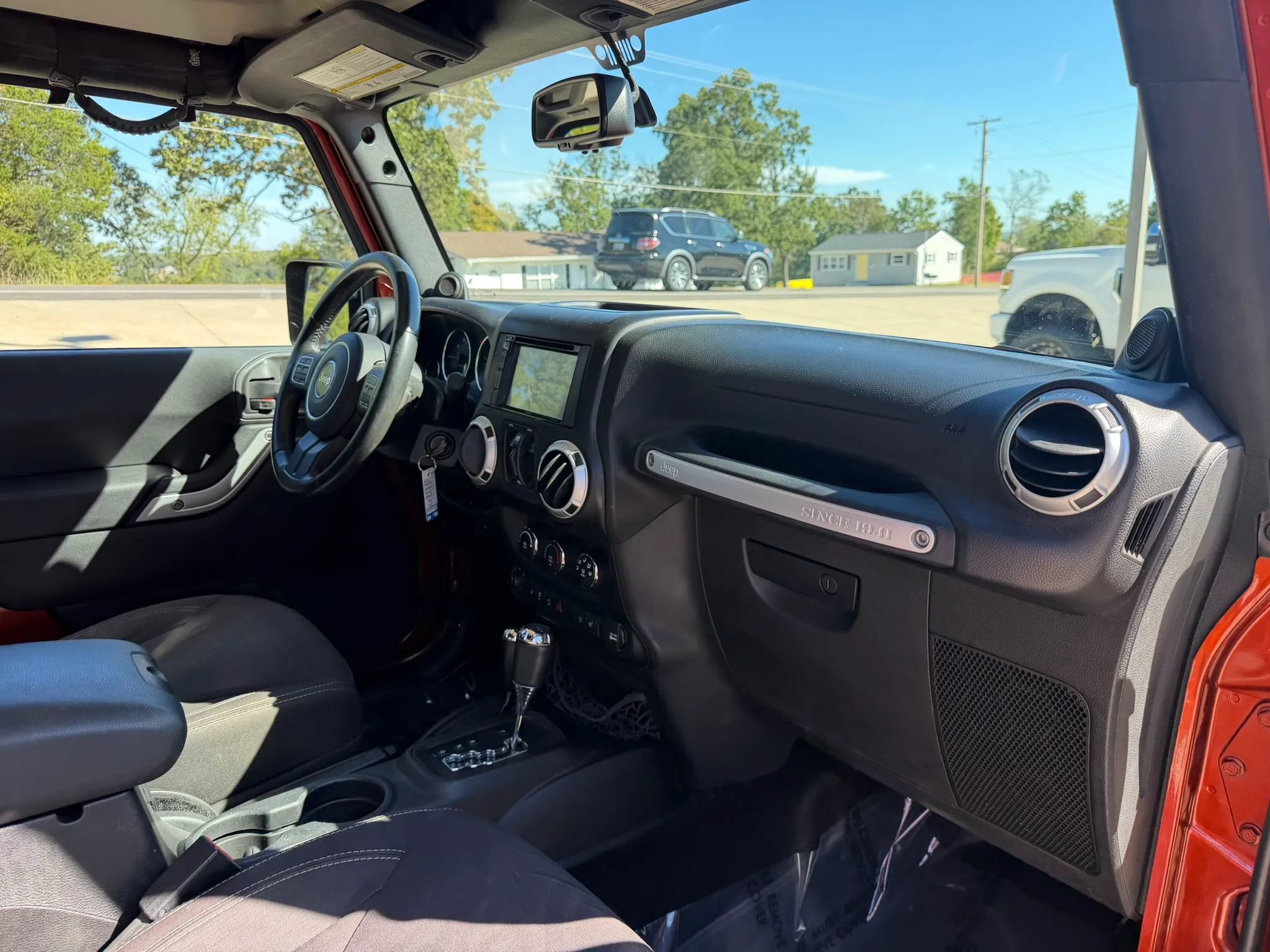 Used 2014 Jeep Wrangler Unlimited Sahara w/ Connectivity Group AWD/4WD image 46