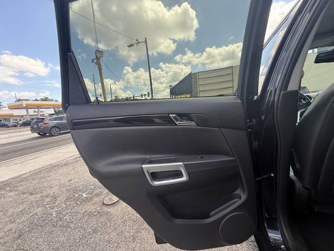 Used 2013 Chevrolet Captiva Sport LTZ FWD image 15
