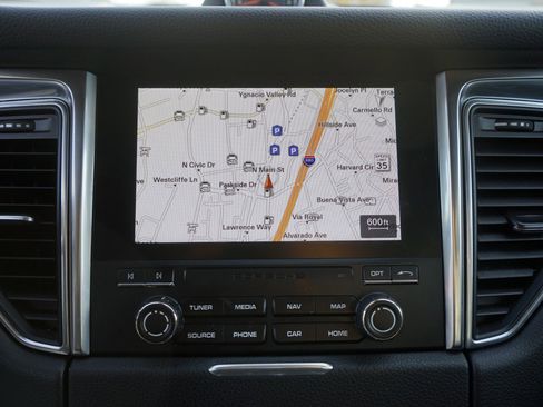 Used 2017 Porsche Macan S image 25