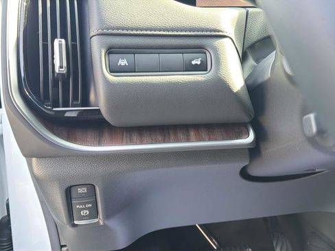 Used 2025 Nissan Armada SL w/ Captain's Chari Seat Package image 23