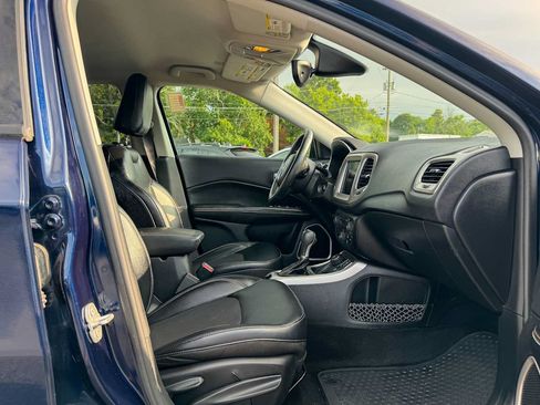 Used 2018 Jeep Compass Latitude w/ Popular Equipment Group AWD/4WD image 9