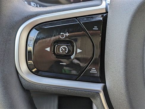 New 2025 Volvo XC90 B6 Core image 28