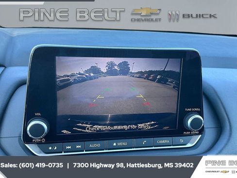 Used 2024 Nissan Rogue S AWD/4WD image 15