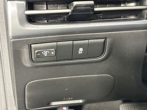 Used 2025 Hyundai Tucson SE image 19