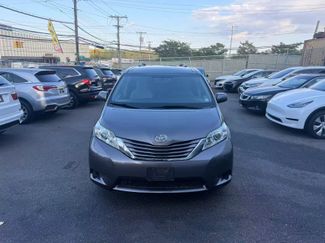 Used 2015 Toyota Sienna LE image 1