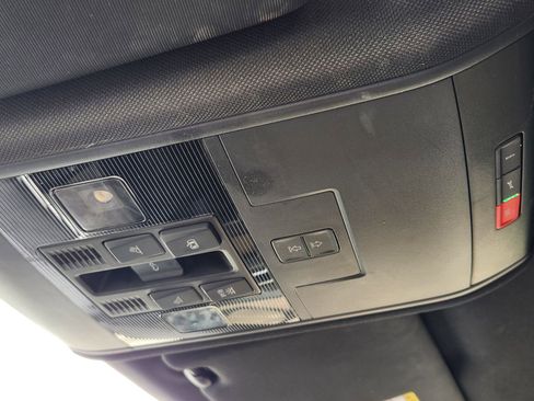 Used 2021 Volkswagen Atlas Cross Sport SE w/ Panoramic Sunroof Package FWD image 28