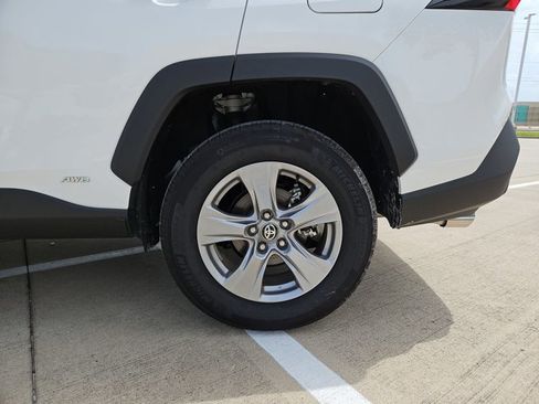 Used 2025 Toyota RAV4 LE AWD/4WD image 23