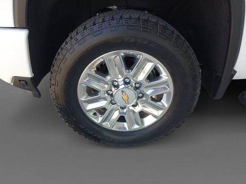 Used 2024 Chevrolet Silverado 2500 High Country w/ High Country Premium Package AWD/4WD image 15