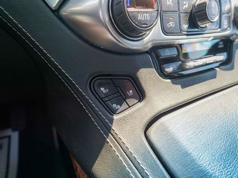Used 2019 Chevrolet Suburban Premier AWD/4WD image 33