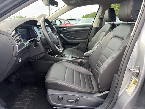 Used 2024 Volkswagen Jetta SE FWD image 21
