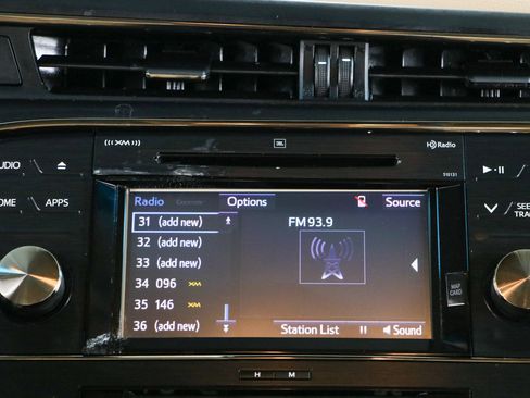 Used 2017 Toyota Avalon Limited FWD image 19