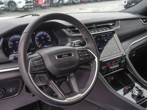 Used 2023 Jeep Grand Cherokee L Laredo image 26