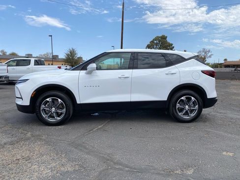 Used 2025 Chevrolet Blazer LT FWD image 3