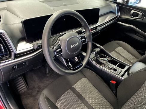 Used 2025 Kia Sorento LX FWD image 20