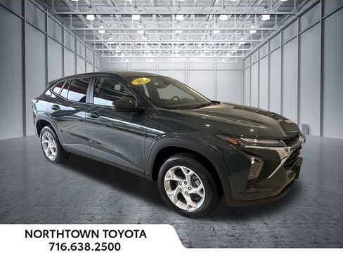 Used 2025 Chevrolet Trax LS w/ LS Convenience Package FWD image 1