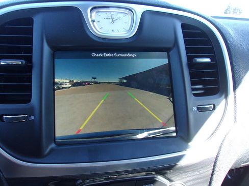 Used 2019 Chrysler 300 Touring image 14