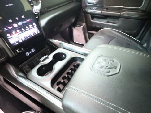 Used 2025 RAM 2500 Laramie AWD/4WD image 21