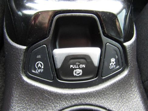 Used 2018 Jeep Compass Limited image 24