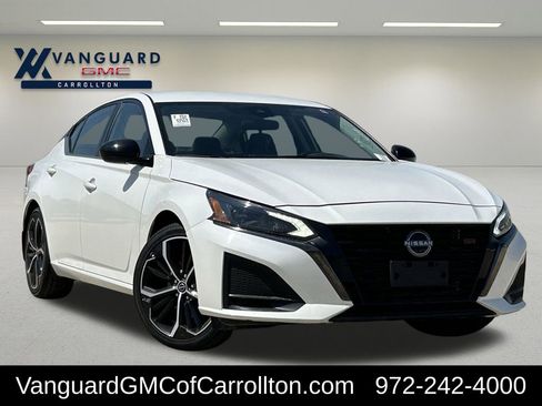 Used 2024 Nissan Altima 2.5 SR FWD image 2