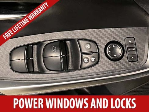 Used 2025 Nissan Sentra SR FWD image 9