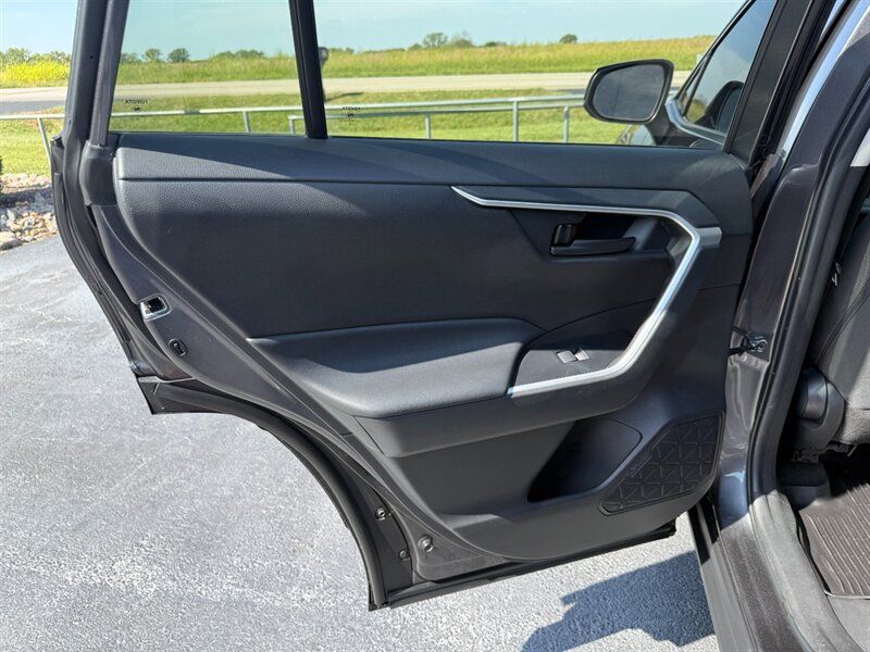 Used 2023 Toyota RAV4 LE AWD/4WD image 27