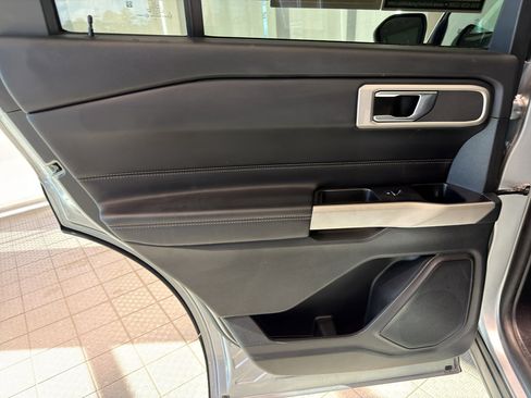 Used 2022 Ford Explorer XLT image 21