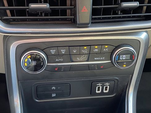 Used 2019 Ford EcoSport SE w/ SE Convenience Package image 15