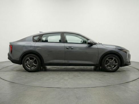 Used 2025 Kia K4 LXS image 11