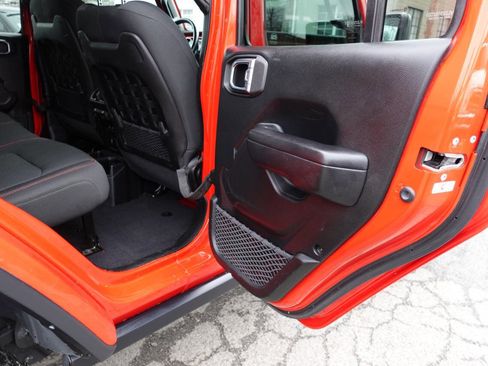 Used 2021 Jeep Wrangler Unlimited Rubicon w/ Dual Top Group AWD/4WD image 39